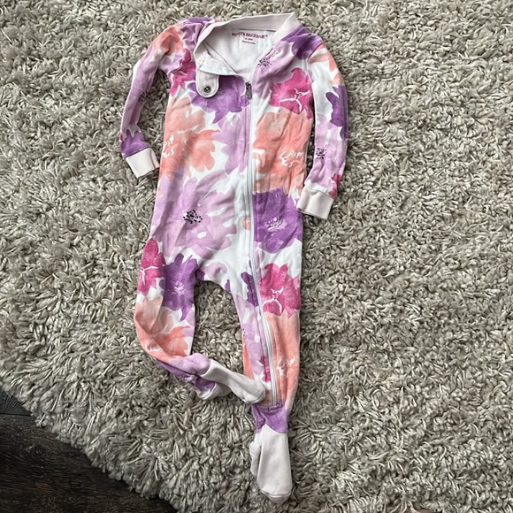 Burt’s Bee Baby (6-9 mos) sleeper - Picture 2 of 4